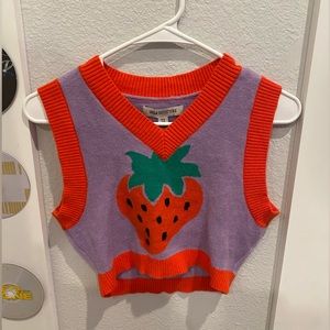 Urban Outfitters: Cropped Strawberry Sweater Vest, Women - XS
